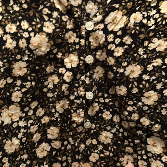 Old navy flower blouse - Picture 2 of 5